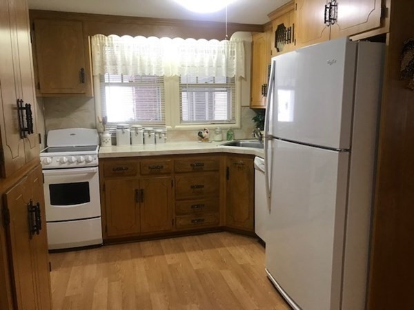 81 White Oak Road Springfield, MA 01128 - Photo 12 of 35
