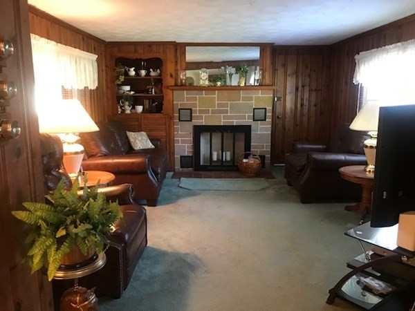 81 White Oak Road Springfield, MA 01128 - Photo 5 of 35