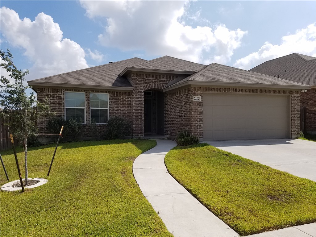 a view of a house with a backyard
