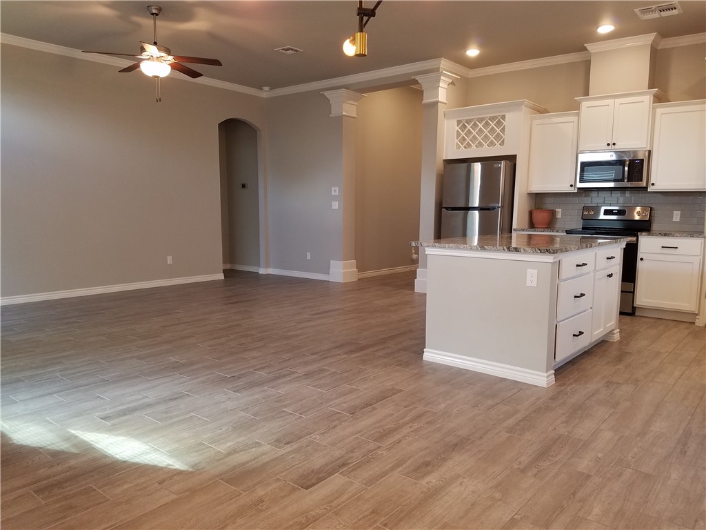 7202 Bryson Way Corpus Christi, TX 78414 - Photo 3 of 12 a kitchen with stainless steel appliances granite countertop a refrigerator a oven a sink and a oven