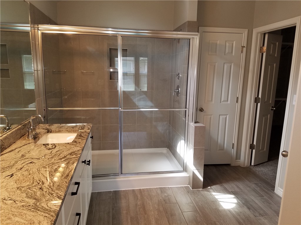 7202 Bryson Way Corpus Christi, TX 78414 - Photo 6 of 12 a bathroom with a tub and shower