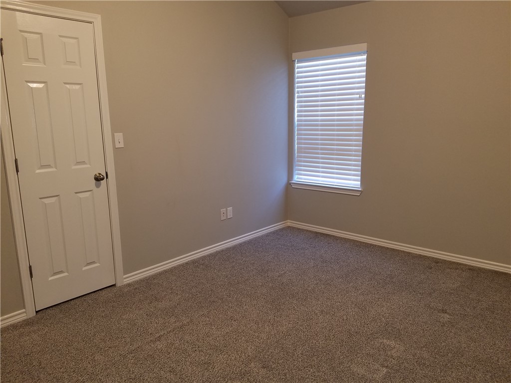 7202 Bryson Way Corpus Christi, TX 78414 - Photo 10 of 12 an empty room with a window