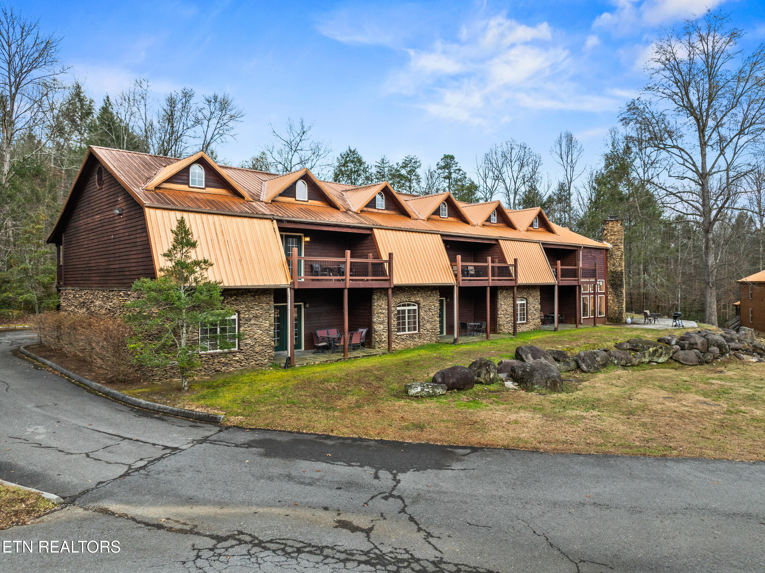 206 Forrest Loop Way, Unit 15 Gatlinburg, TN 37738 - Photo 2 of 36 206 forrest loop way_15-2