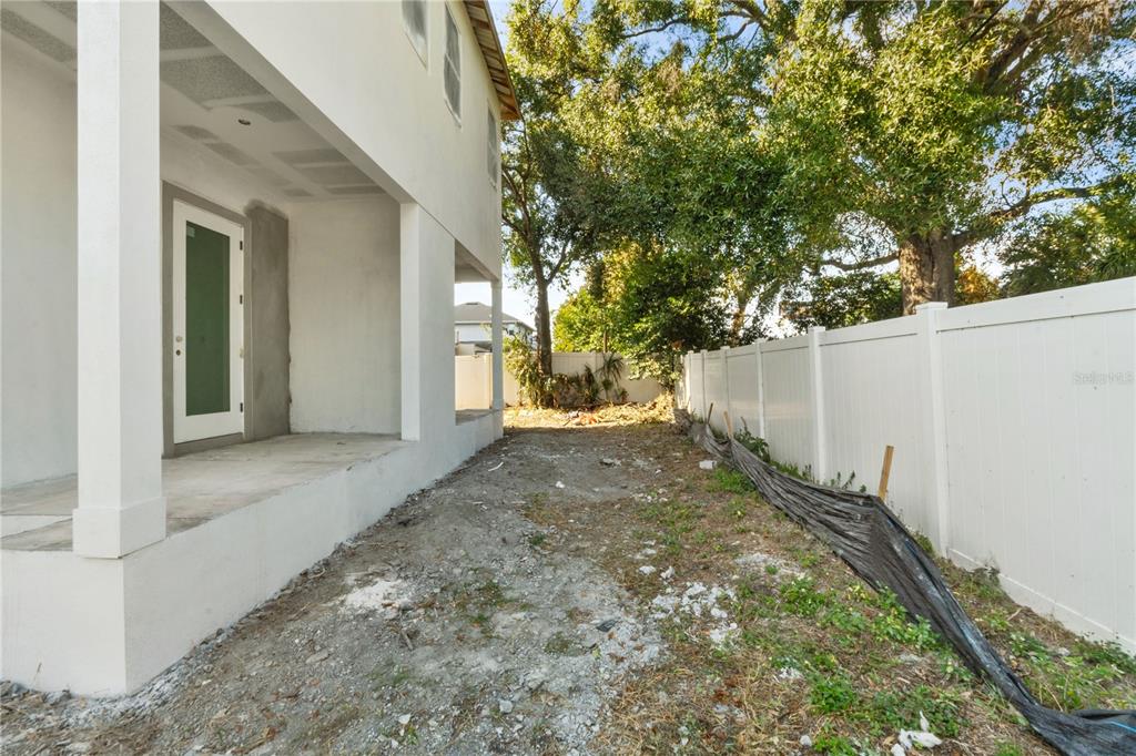 1505 West Arch Street, Unit 1 Tampa, FL 33607 - Photo 6 of 27 a view of a house with a yard