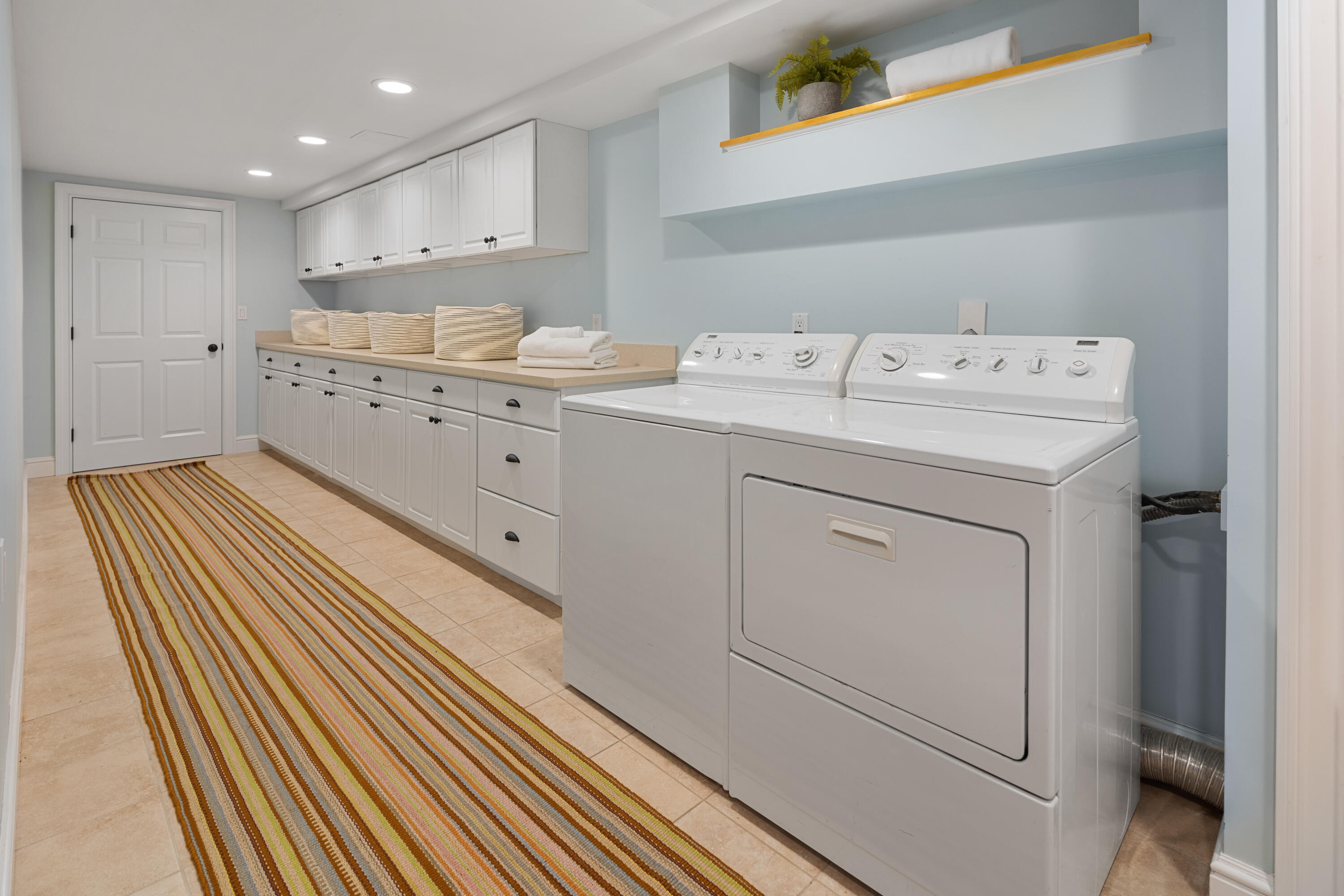 9 Duffy's Lane Darien, CT 06820 - Photo 33 of 42 a utility room with cabinets washer and dryer