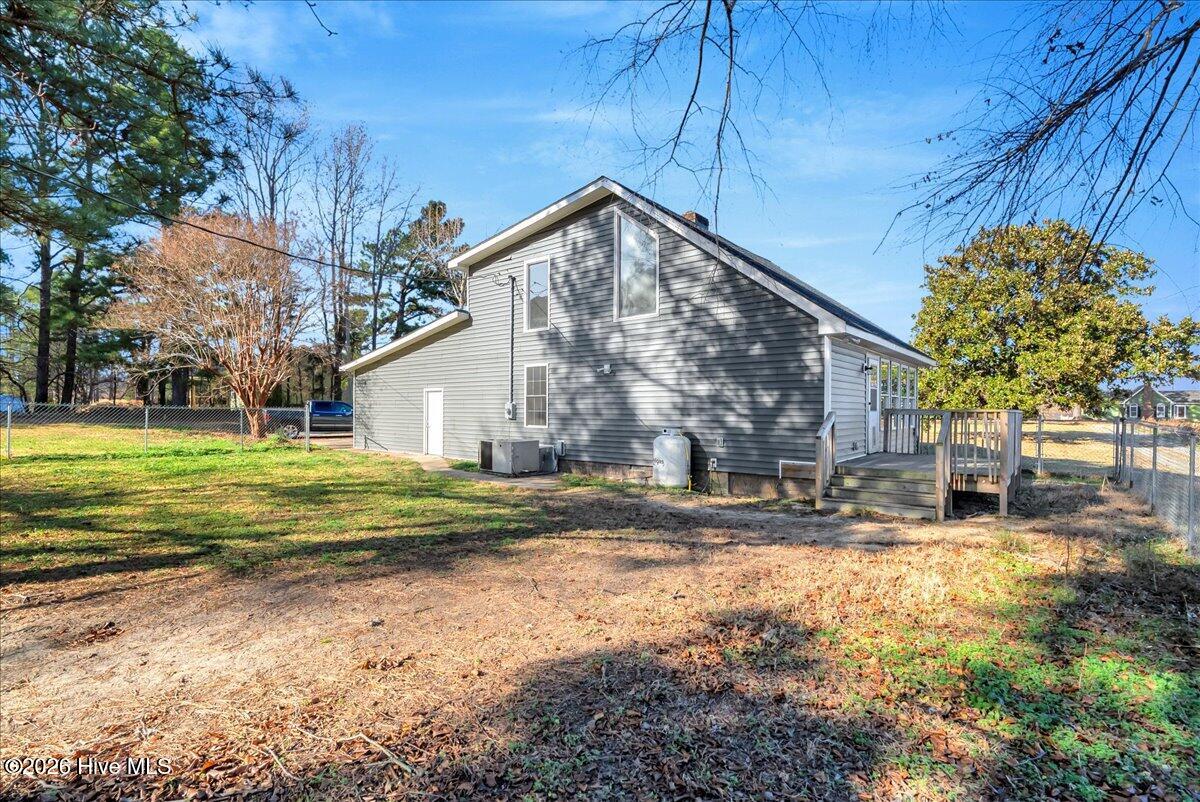 394 Mallie Pearce Road Zebulon, NC 27597 - Photo 5 of 43 15-DSC00525