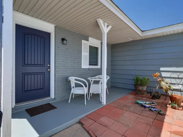 $1,800 | 10 Windsor Court, Galveston, TX 77551