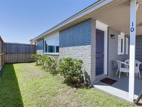 $1,800 | 10 Windsor Court, Galveston, TX 77551