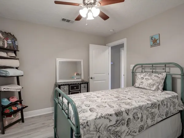 $1,800 | 10 Windsor Court, Galveston, TX 77551