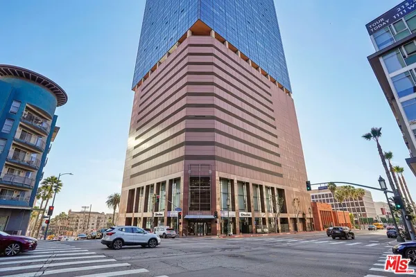 $2,900 | 1100 Wilshire Boulevard, Unit 2201, Los Angeles, CA 90017