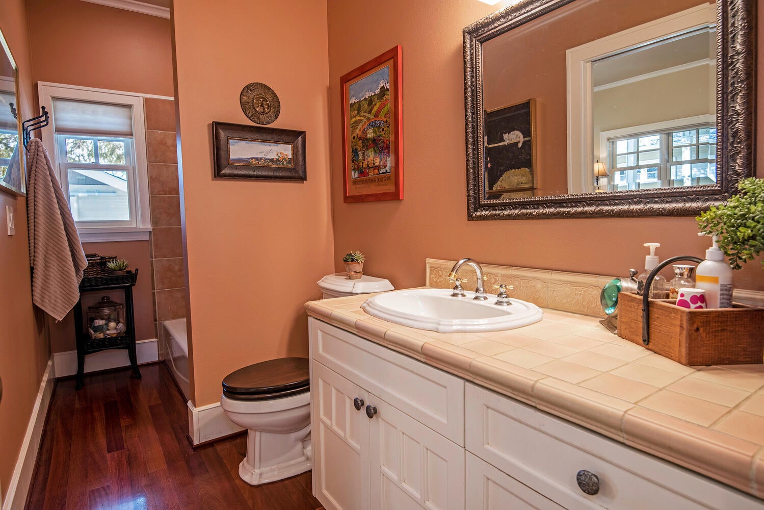 69950 Cowboy Jones Road Sisters, OR 97759 - Photo 24 of 57 Full Hall Bath