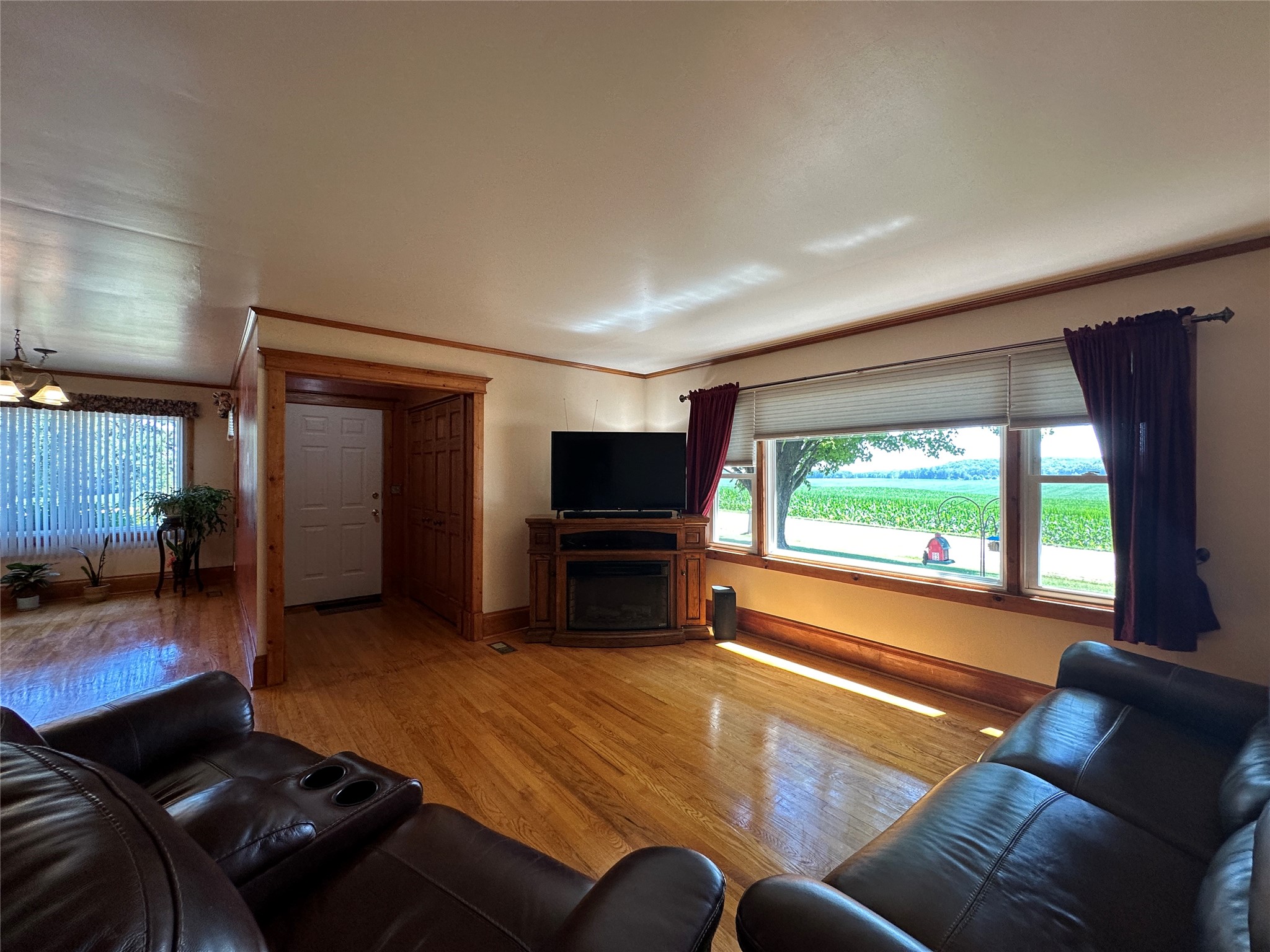 E910 Cedar Road Eau Claire, WI 54701 - Photo 9 of 41 Gallery Image 9