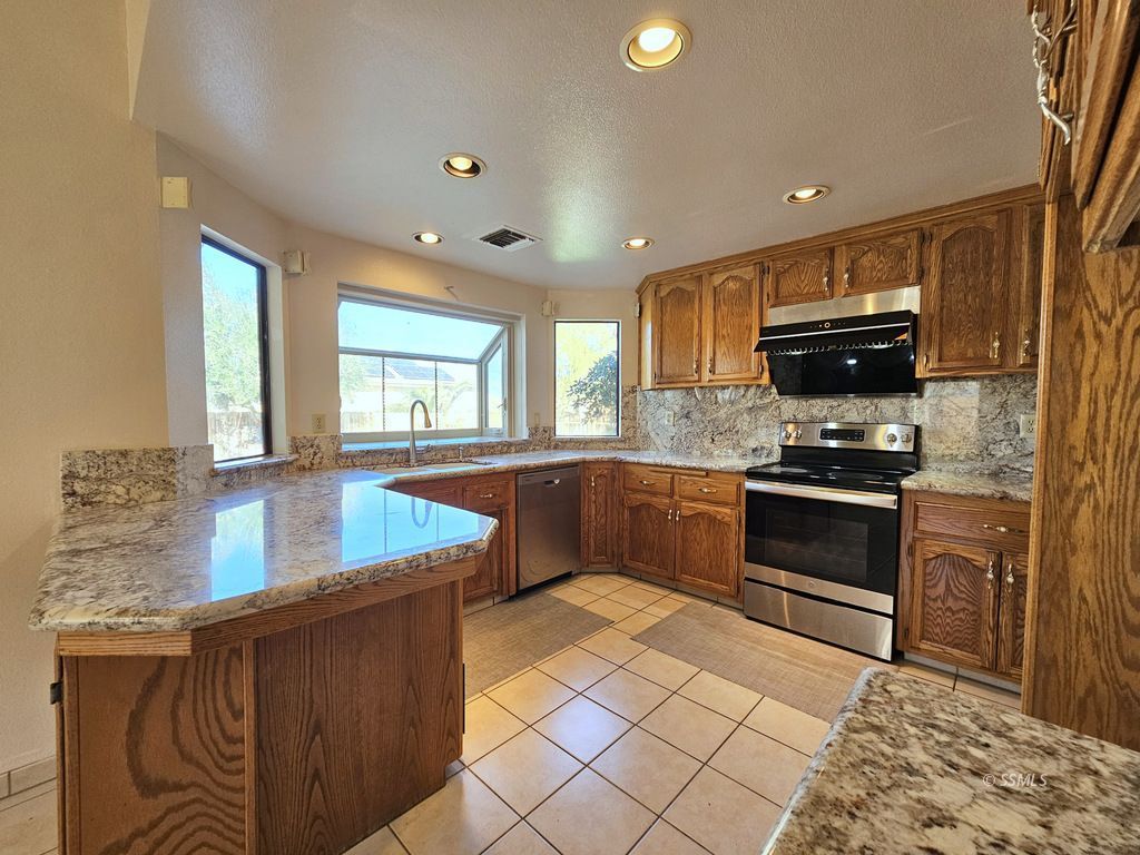 308 West Cielo Avenue Ridgecrest, CA 93555 - Photo 5 of 43