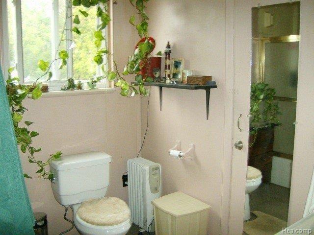 16348 Frazho Road Roseville, MI 48066 - Photo 10 of 25 BATH.JPG