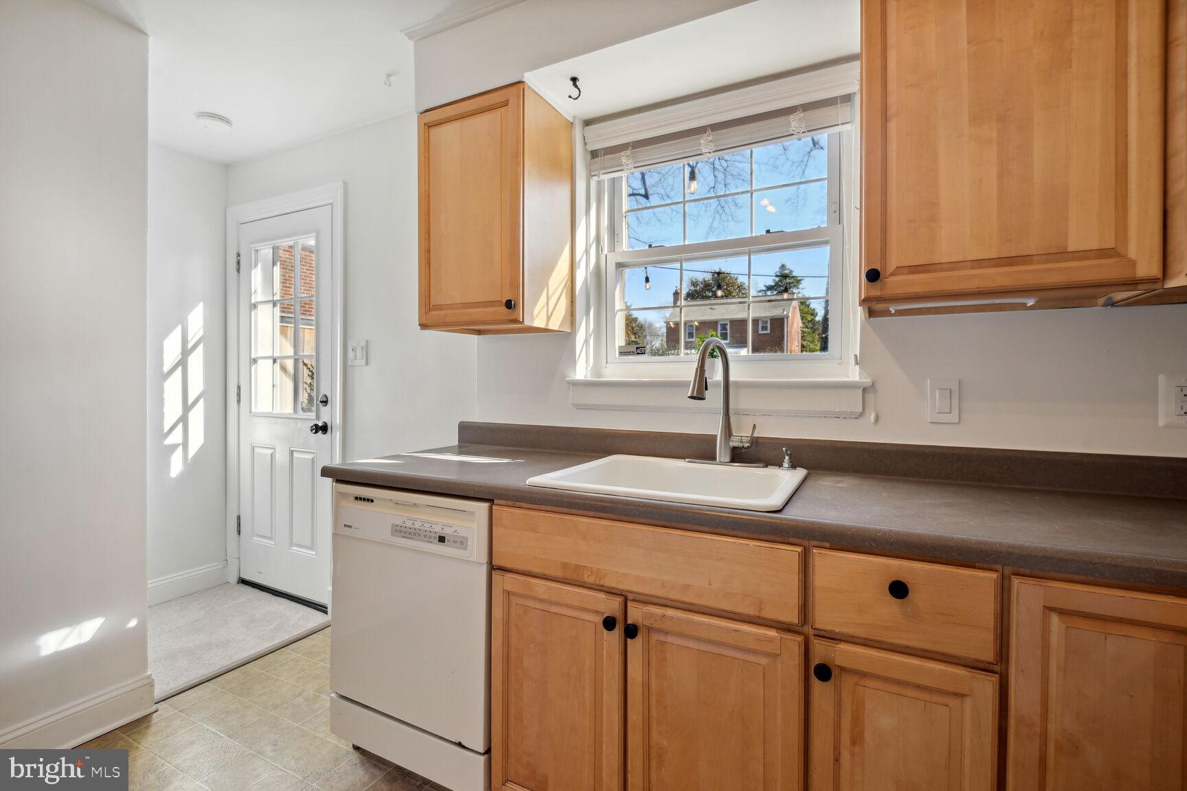 10005 Portland Road Silver Spring, MD 20901 - Photo 11 of 28