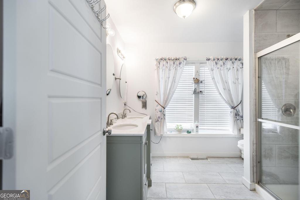 169 West Dykes Street Cochran, GA 31014 - Photo 16 of 34 a bathroom with a sink and a mirror