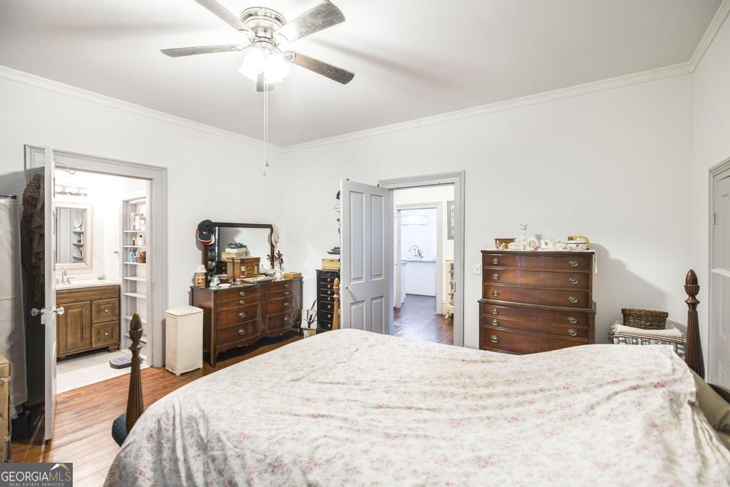 169 West Dykes Street Cochran, GA 31014 - Photo 19 of 34 a bedroom with a bed and a dresser