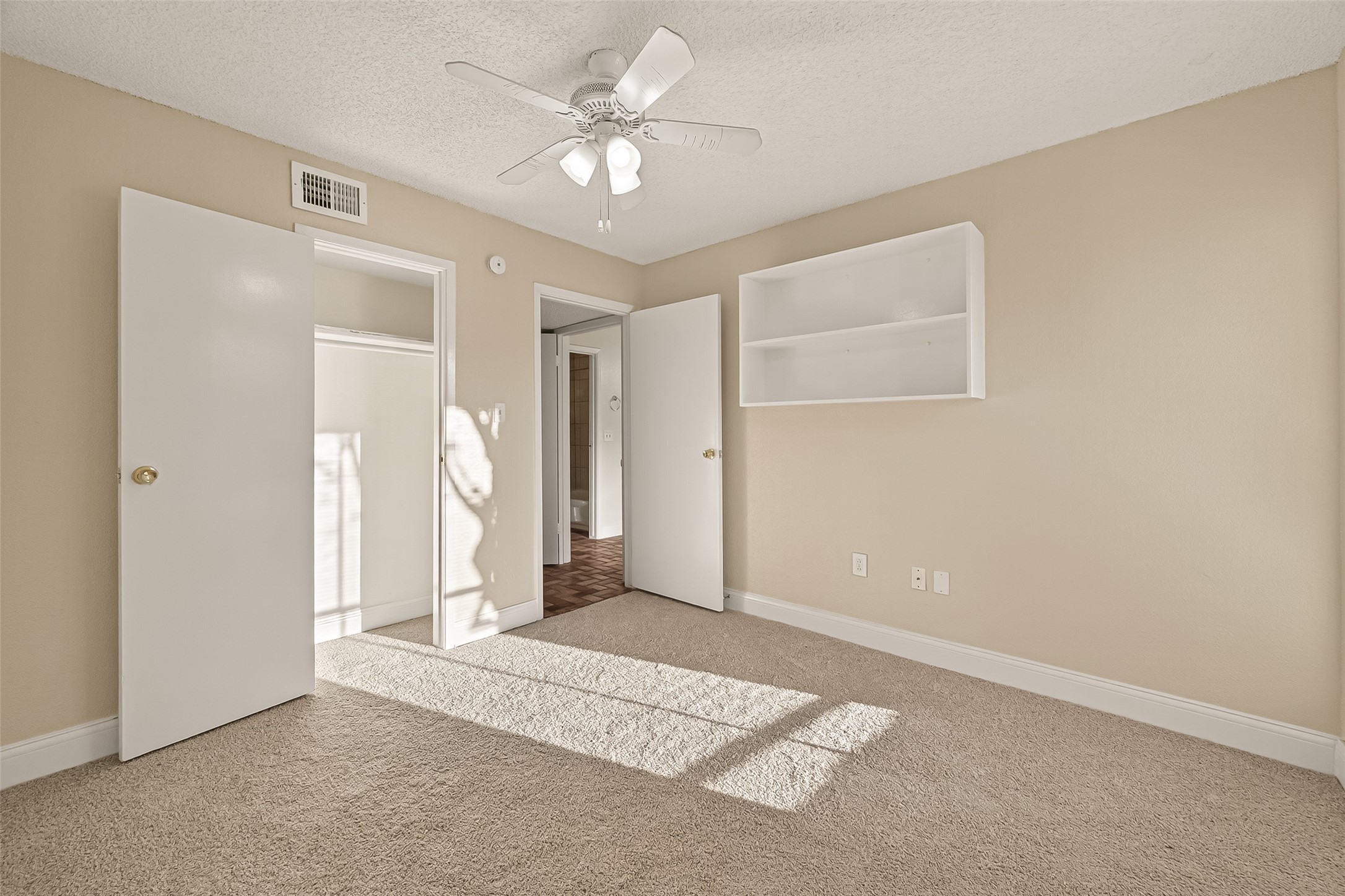 1500 Bay Area Boulevard, Unit 183 Houston, TX 77058 - Photo 14 of 24 an empty room with a bathroom