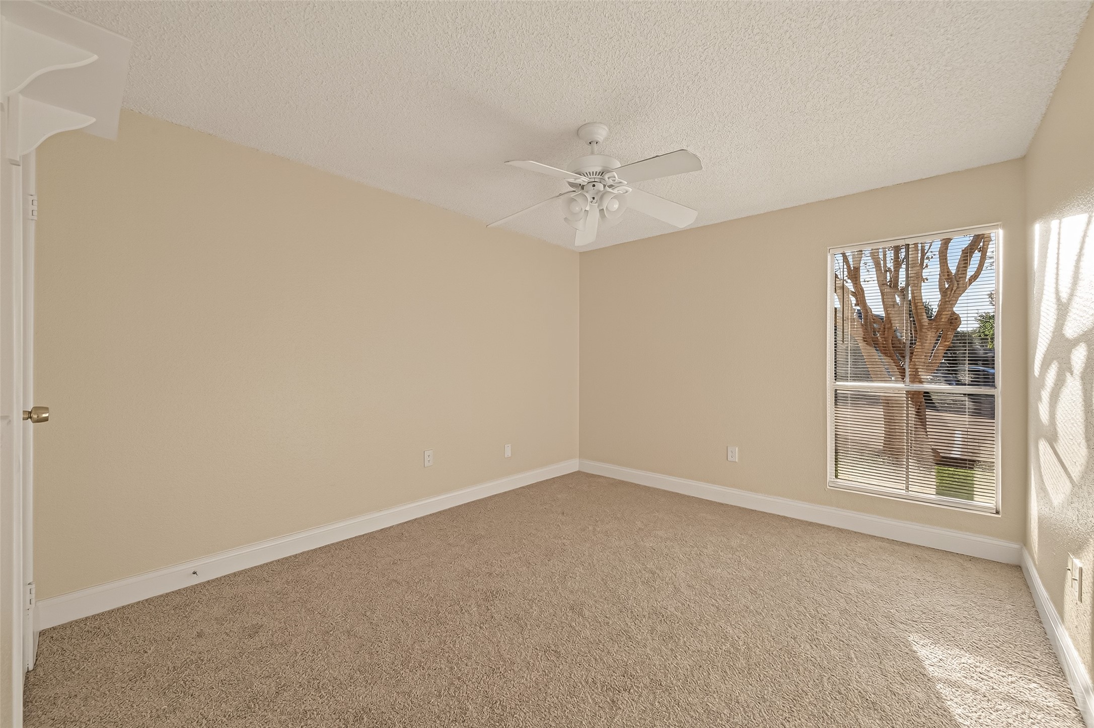 1500 Bay Area Boulevard, Unit 183 Houston, TX 77058 - Photo 17 of 24 an empty room with a window