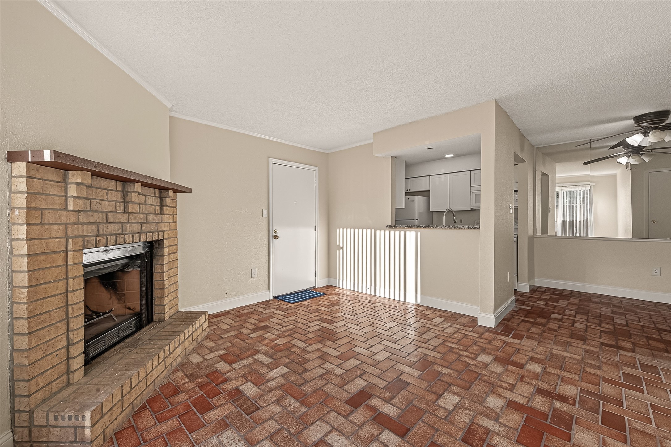 1500 Bay Area Boulevard, Unit 183 Houston, TX 77058 - Photo 24 of 24 a view of an empty room and fire place