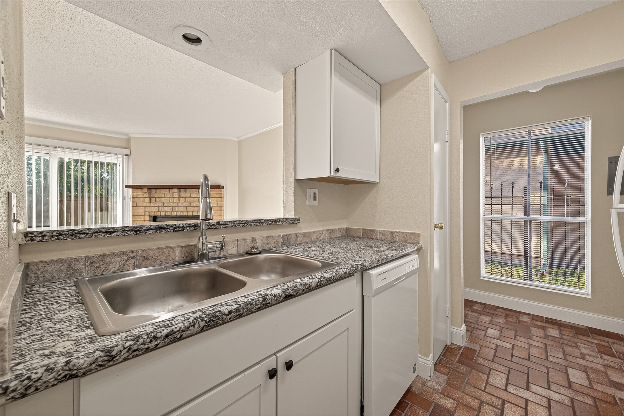 1500 Bay Area Boulevard, Unit 183 Houston, TX 77058 - Photo 8 of 24 a kitchen with granite countertop a sink and a window