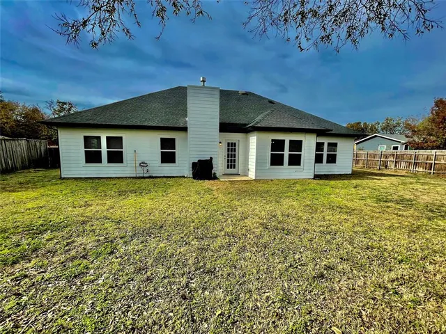 $430,000 | 1909 Willowcrest Loop, Denton, TX 76205