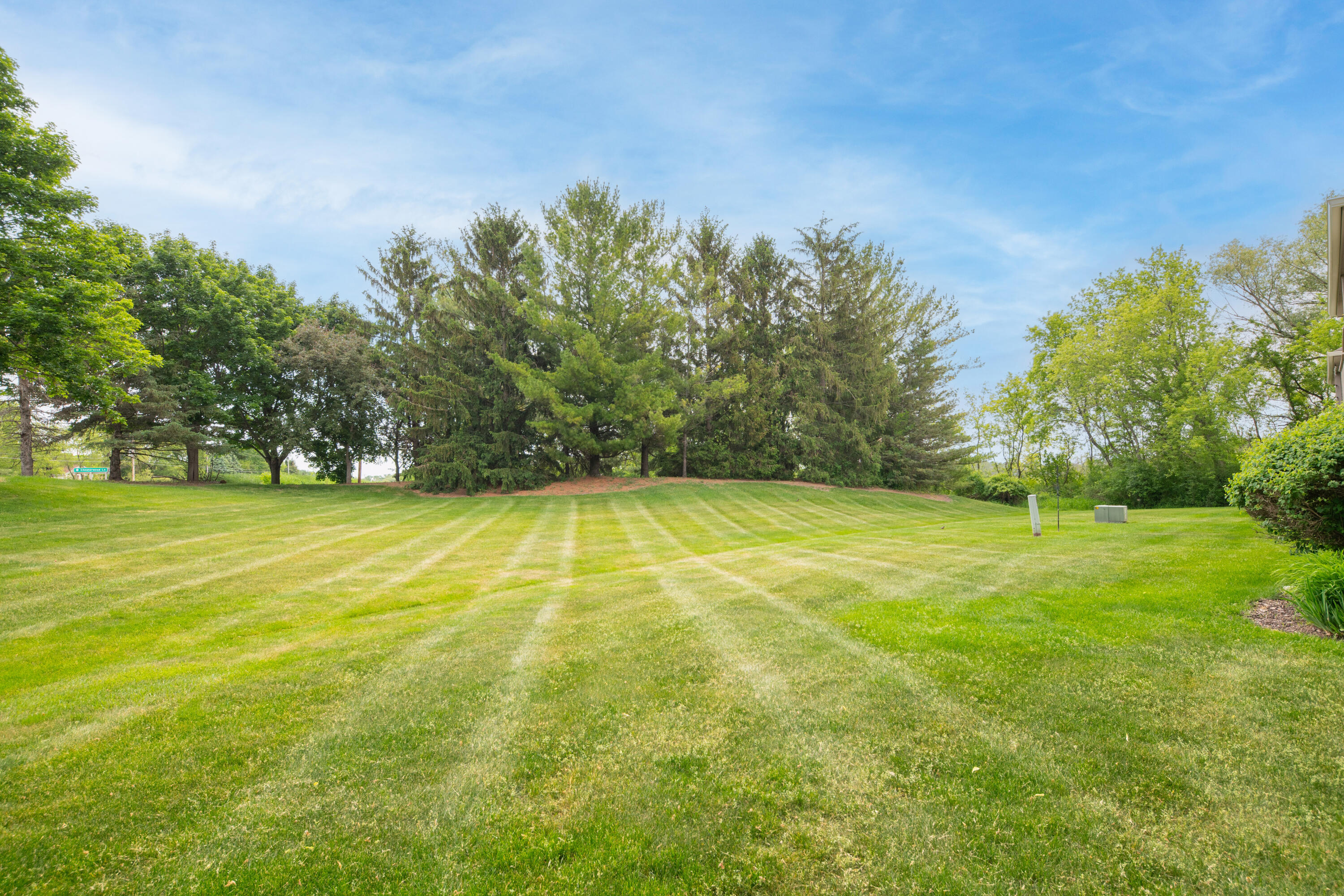 652 Pewaukee Road, Unit A Pewaukee, WI 53072 - Photo 26 of 30 Yard area