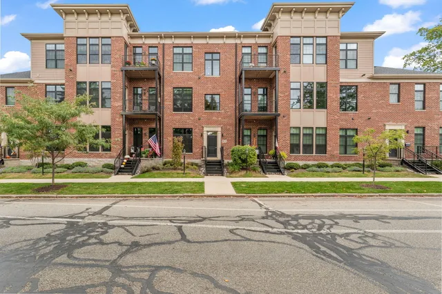 $344,900 | 354 West Chicago Street, Unit 200, Valparaiso, IN 46385