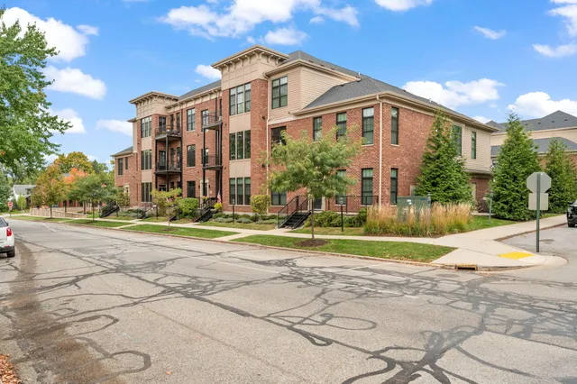 $344,900 | 354 West Chicago Street, Unit 200, Valparaiso, IN 46385