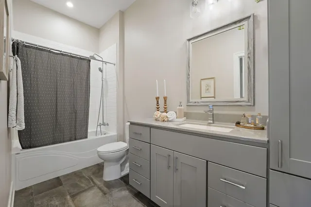 $344,900 | 354 West Chicago Street, Unit 200, Valparaiso, IN 46385