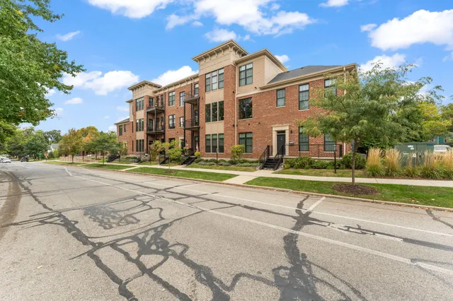 $344,900 | 354 West Chicago Street, Unit 200, Valparaiso, IN 46385