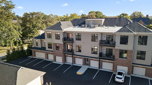 $344,900 | 354 West Chicago Street, Unit 200, Valparaiso, IN 46385