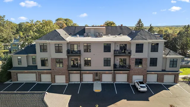 $344,900 | 354 West Chicago Street, Unit 200, Valparaiso, IN 46385