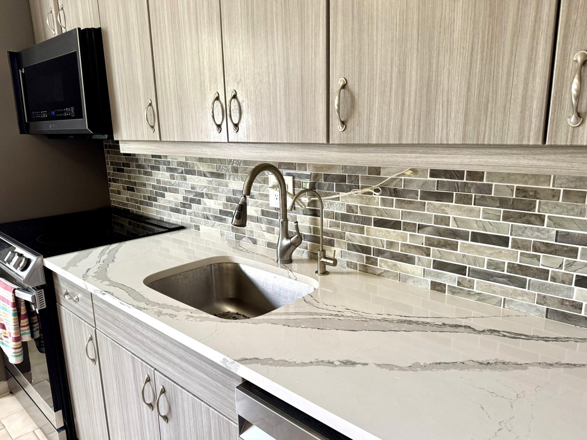 1629 Riverview Road, Unit 221 Deerfield Beach, FL 33441 - Photo 5 of 31 Quartz Counters