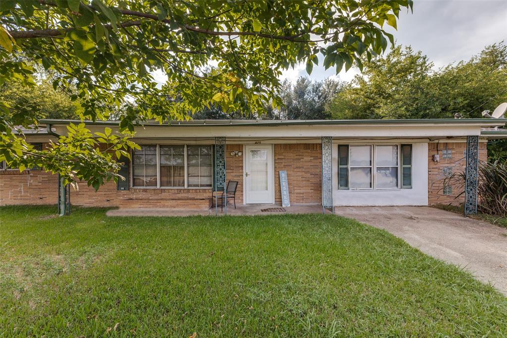 425 Lybrand Street Wills Point, TX 75169 - Photo 1 of 12 Ranch-style home featuring a front yard and brick siding