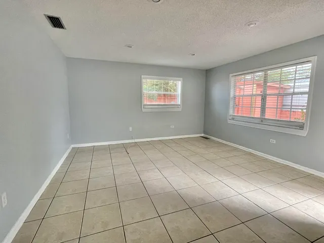 $1,900 | 616 Highland Avenue, Lake Worth Beach, FL 33460