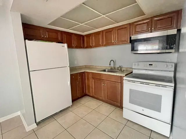 $1,900 | 616 Highland Avenue, Lake Worth Beach, FL 33460