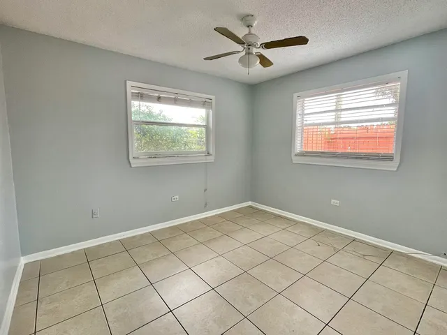 $1,900 | 616 Highland Avenue, Lake Worth Beach, FL 33460