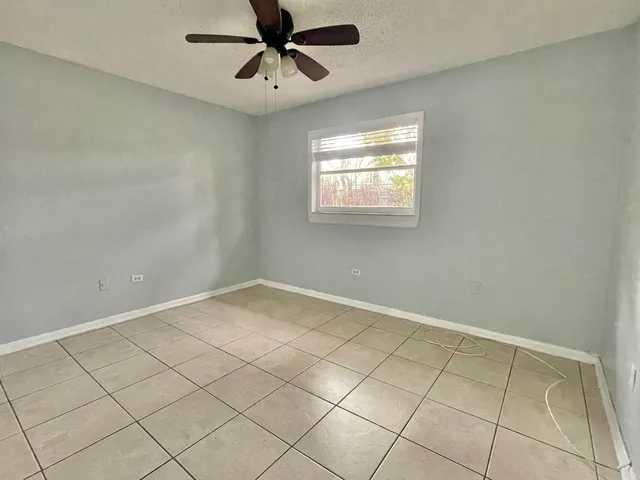 $1,900 | 616 Highland Avenue, Lake Worth Beach, FL 33460