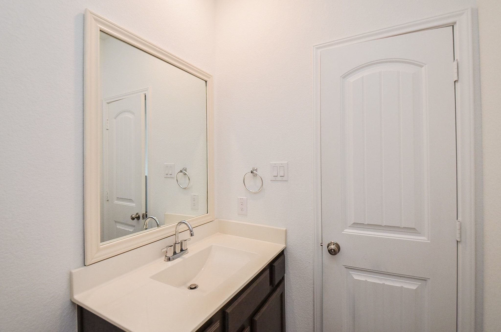 3820 Vista Grove Court Rosenberg, TX 77469 - Photo 31 of 36 Second bathroom on second floor
