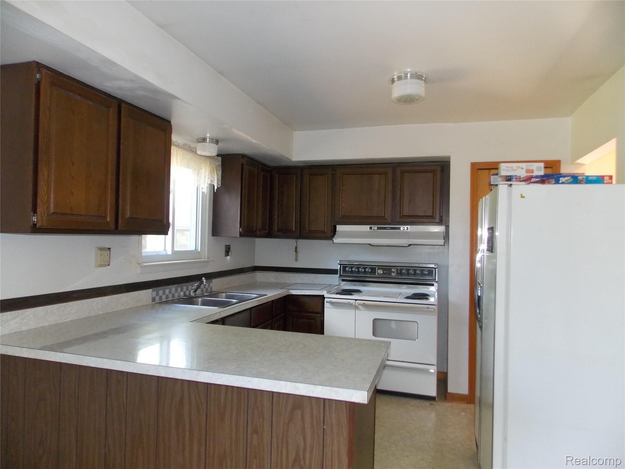 350 Shadywood Road Rochester, MI 48307 - Photo 26 of 27 DSCN3756.JPG