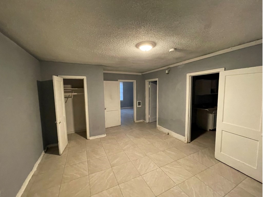 815 Samson Avenue Columbus, GA 31906 - Photo 2 of 5 a view of an empty room