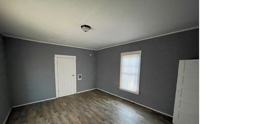 815 Samson Avenue Columbus, GA 31906 - Photo 3 of 5 a view of empty room with window