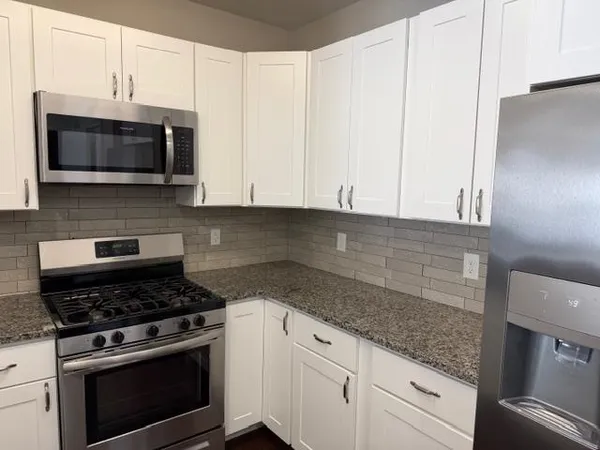 $2,650 | 90 Clinton Avenue, Newark, NJ 07114