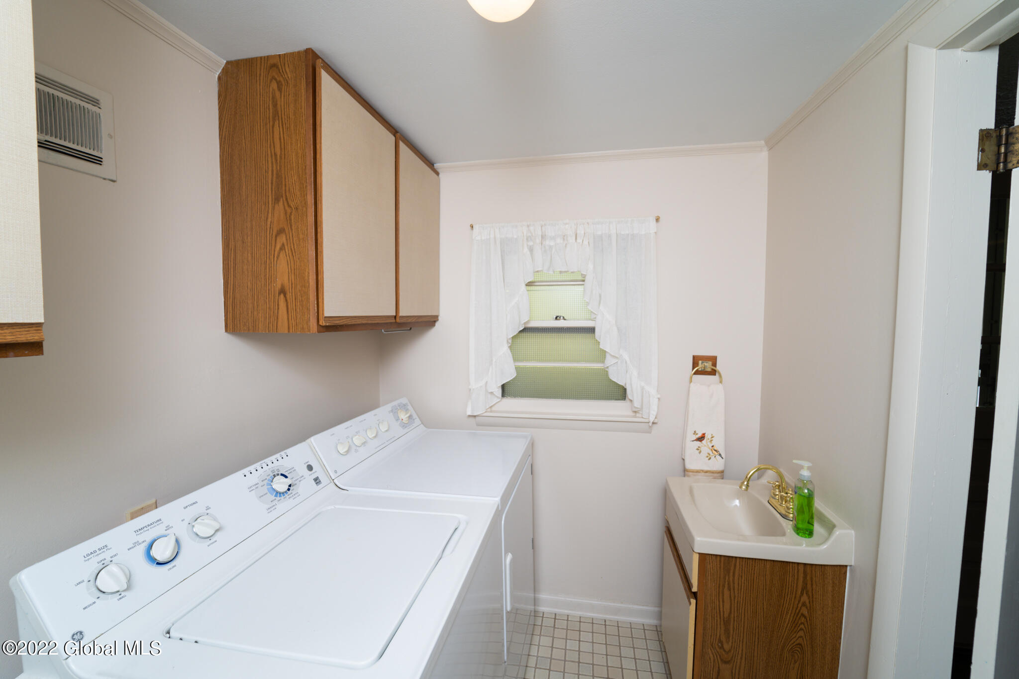 1362 Rowe Road Niskayuna, NY 12309 - Photo 12 of 37 030-1362-Rowe-Rd