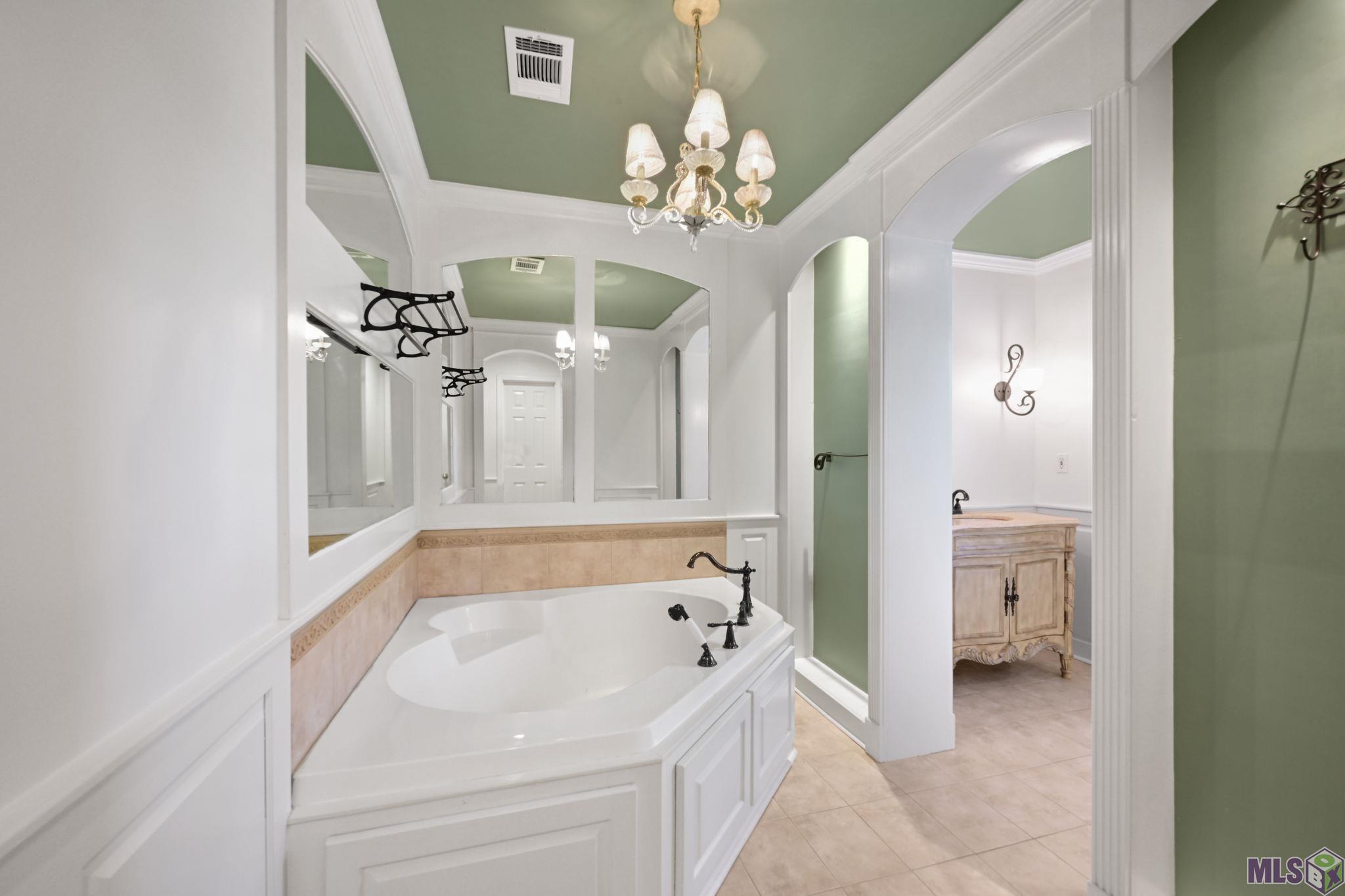 4560 Bluebell Drive Baton Rouge, LA 70808 - Photo 12 of 18 Primary bathroom