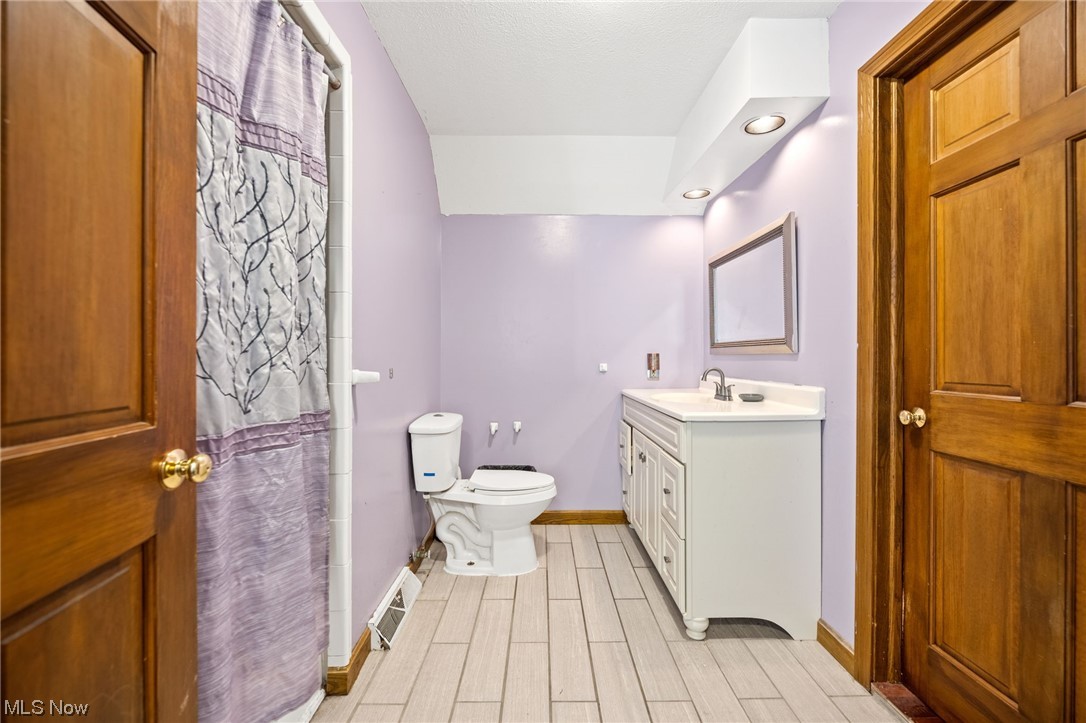 6701 Hankee Road Mantua, OH 44255 - Photo 23 of 35 2nd floor bathroom