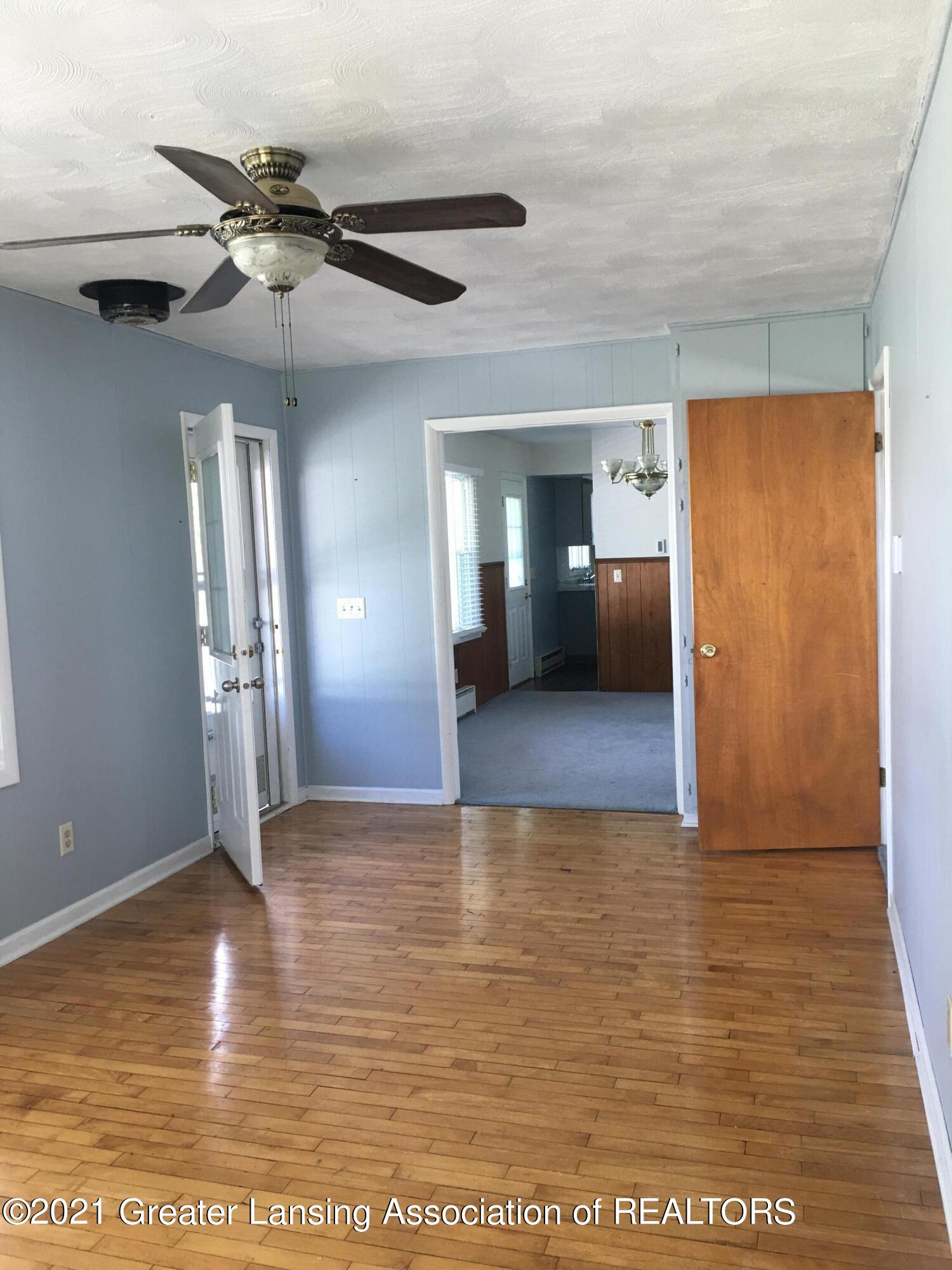 11501 South Sunfield Road Portland, MI 48875 - Photo 12 of 44 Front Room