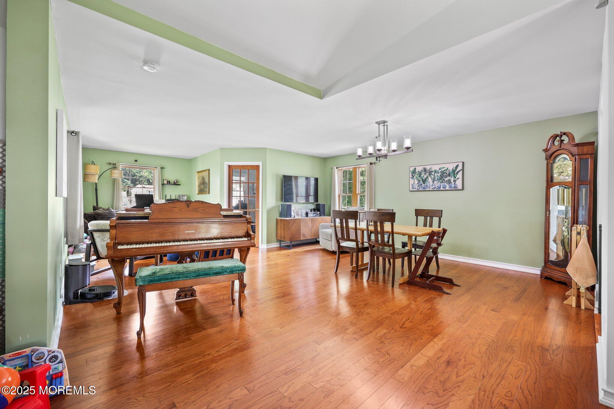 104 Starlight Road Howell, NJ 07731 - Photo 4 of 25 Living Room