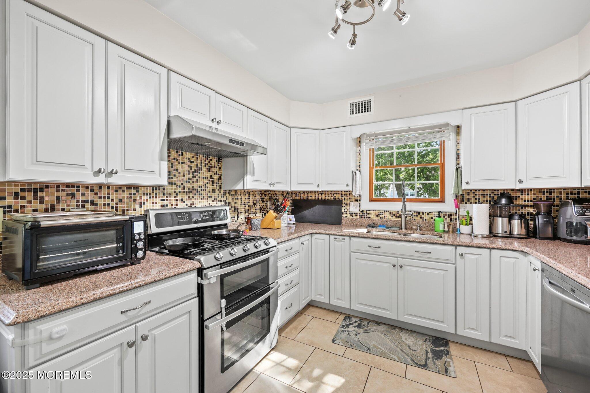 104 Starlight Road Howell, NJ 07731 - Photo 9 of 25 Kitchen